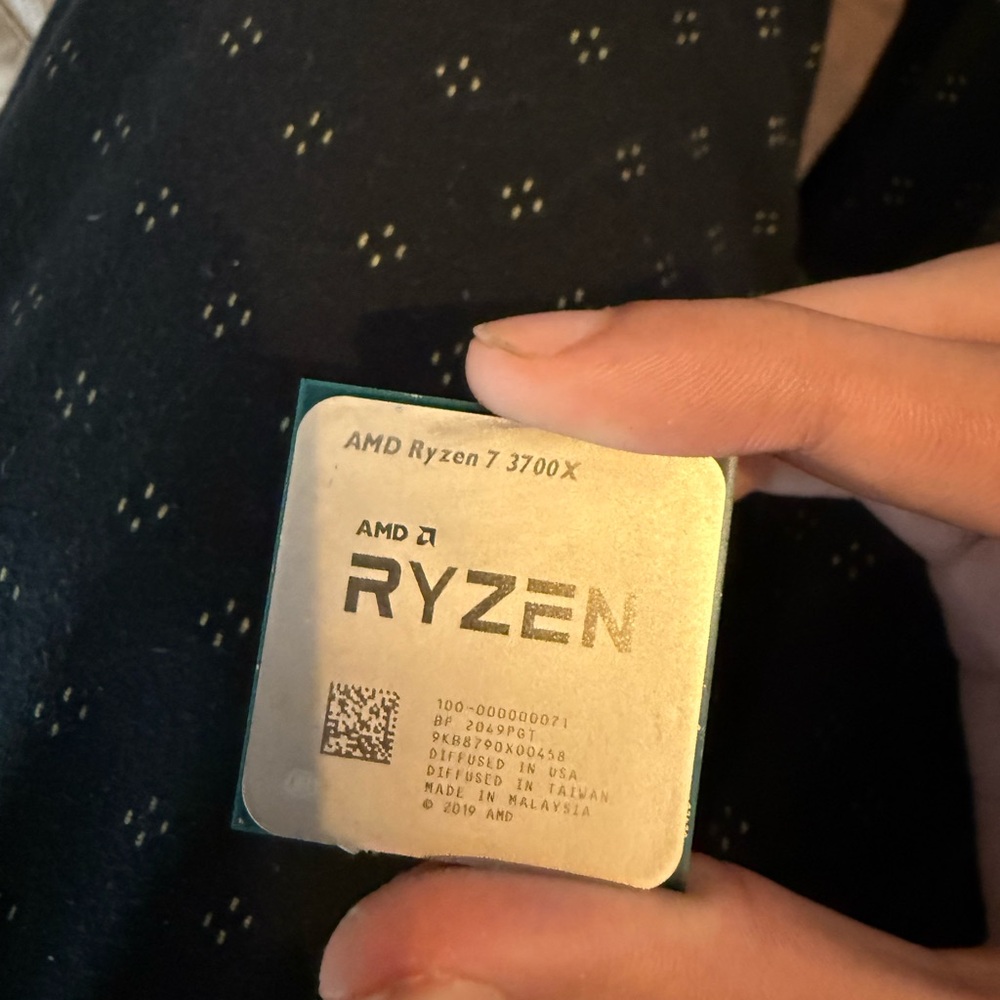 AMD Ryzen 7 3700X Processor